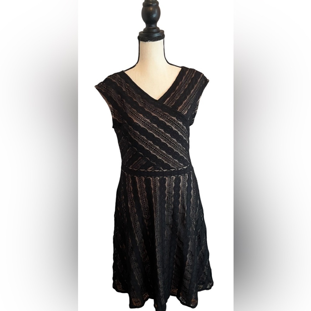 DB Signature Harper Collection Black Lace Overlay Dress Women’s Size 6